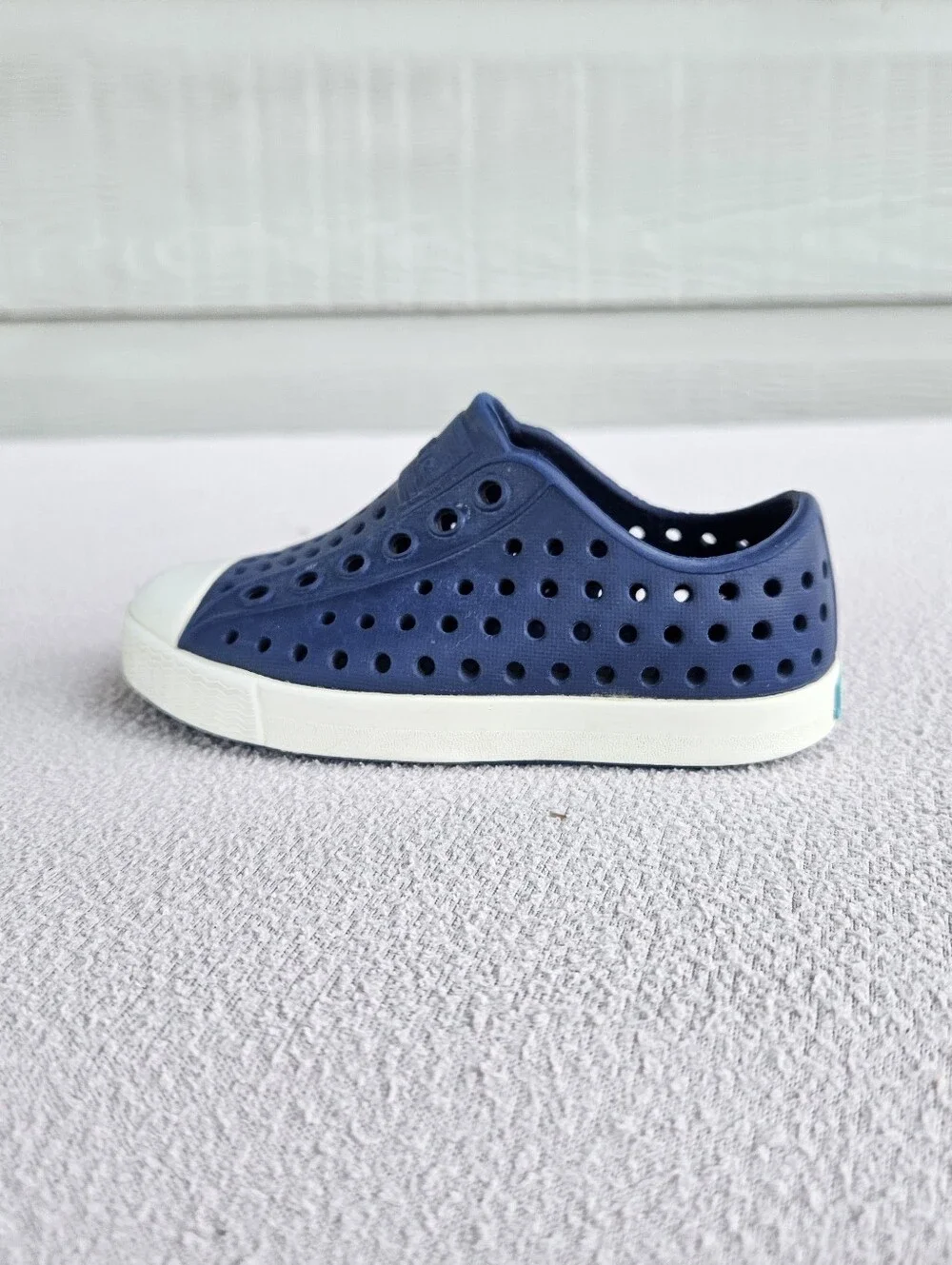 Native Jefferson Navy White SZ C5 Slip-On Breathable Water Shoes